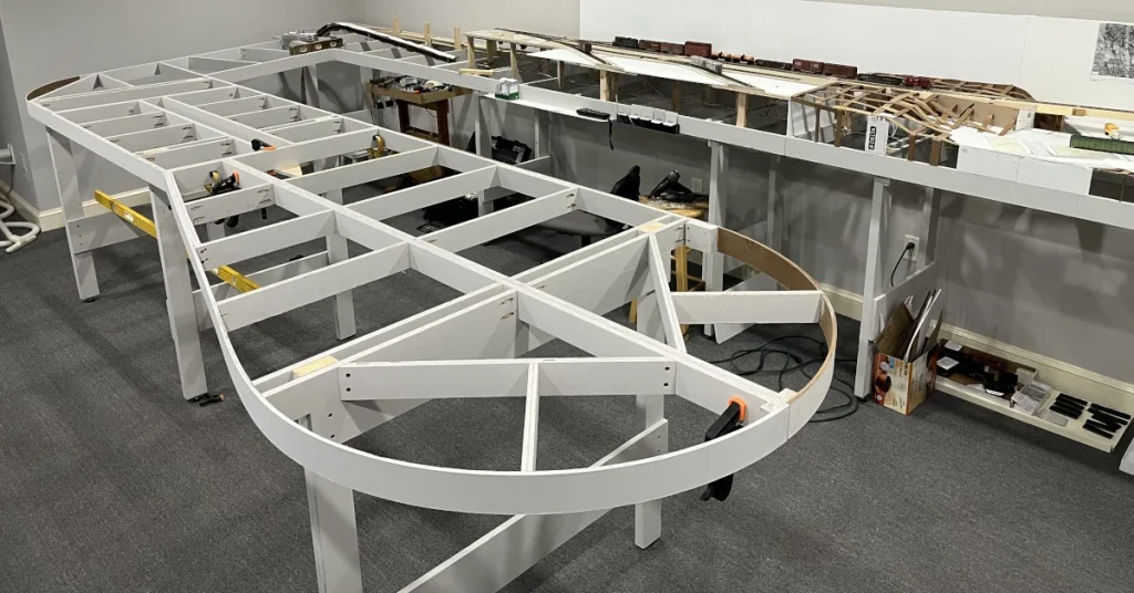 This end module is comprised of two separate pieced of modular benchwork divided down the center.